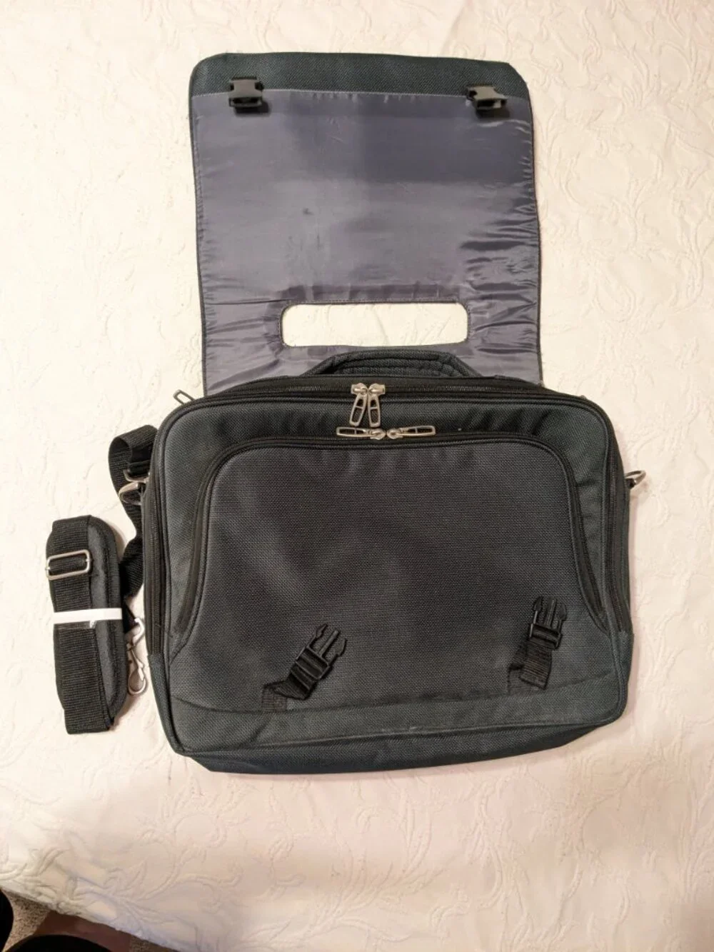 Destinations Sturdy Laptop Bag Messenger NWOT